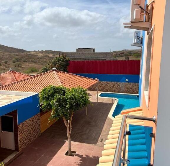 تختخواب و صبحانه Residencial Montrond