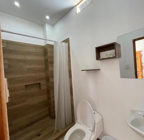 Habitación Familiar #10 Cerca De La Playa  Wanderlust