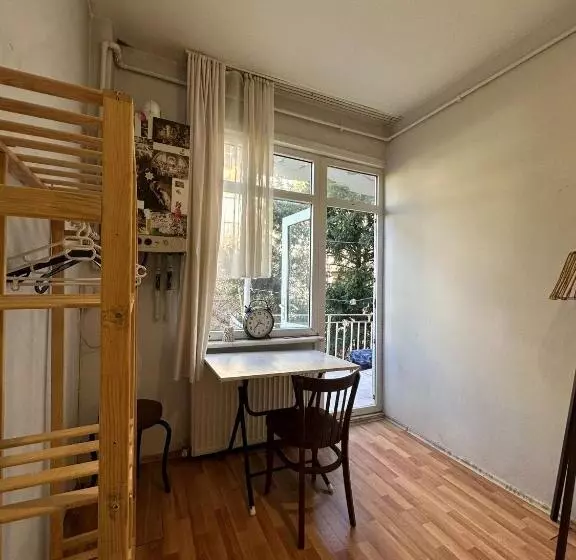 ベッドアンドブレックファースト Cosy Room With Balcony