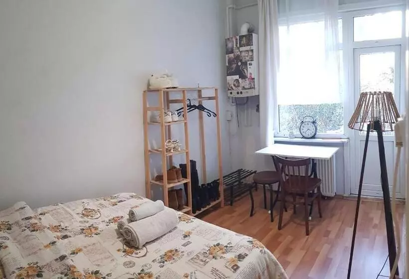 ベッドアンドブレックファースト Cosy Room With Balcony