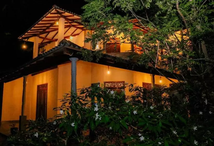 Aamiaismajoitus (B&B) Opera House Hiriketiya#