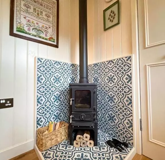 Aamiaismajoitus (B&B) Shepherd S Hut At The Granary