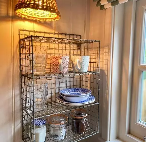 Aamiaismajoitus (B&B) Shepherd S Hut At The Granary