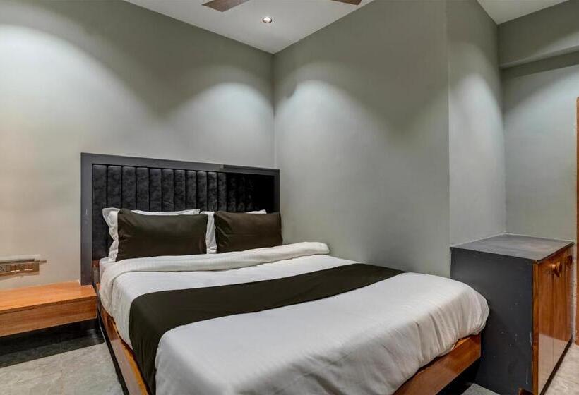 Collection O Hotel Relax Inn