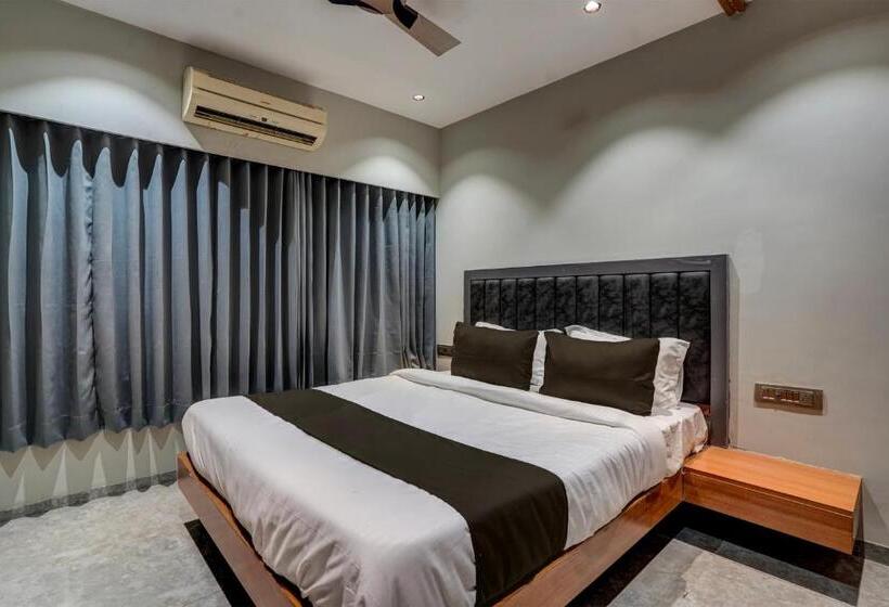 Collection O Hotel Relax Inn