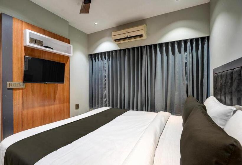 Collection O Hotel Relax Inn