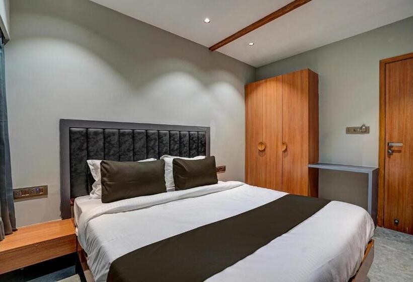 Collection O Hotel Relax Inn