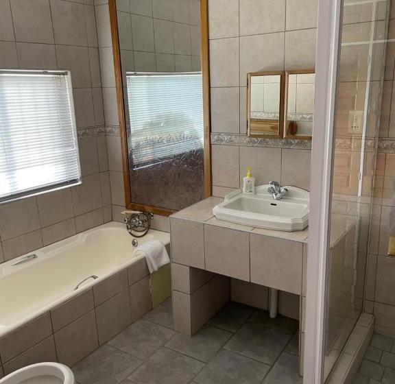 Pension (Hôtel basse catégorie) Eagles View Kungwini