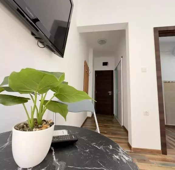 ペンション Navial 1