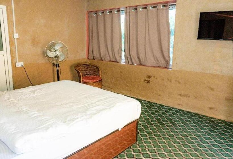 14 Miles Hotel And Restaurant