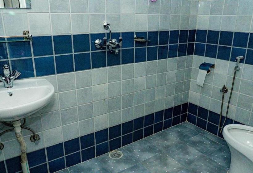 14 Miles Hotel And Restaurant