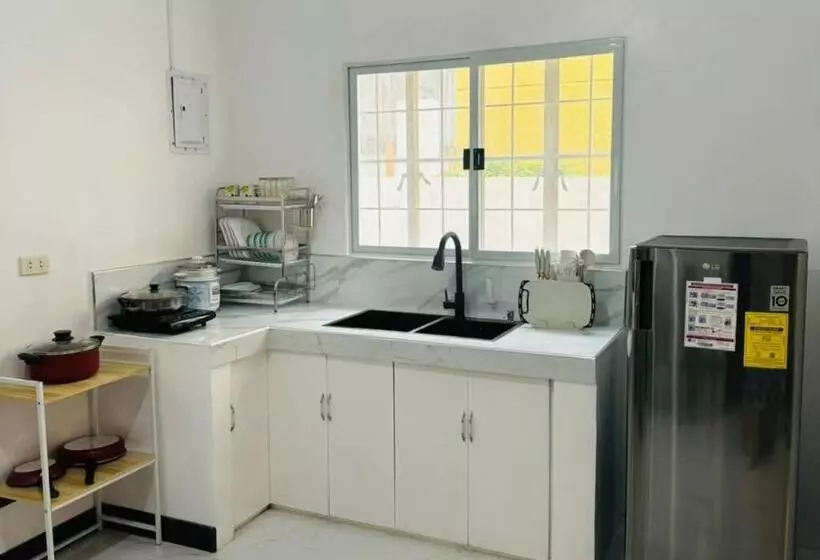 ベッドアンドブレックファースト Camella Mabini Cabanatuan
