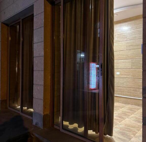 Nocleg ze śniadaniem Lovely Home With Pool