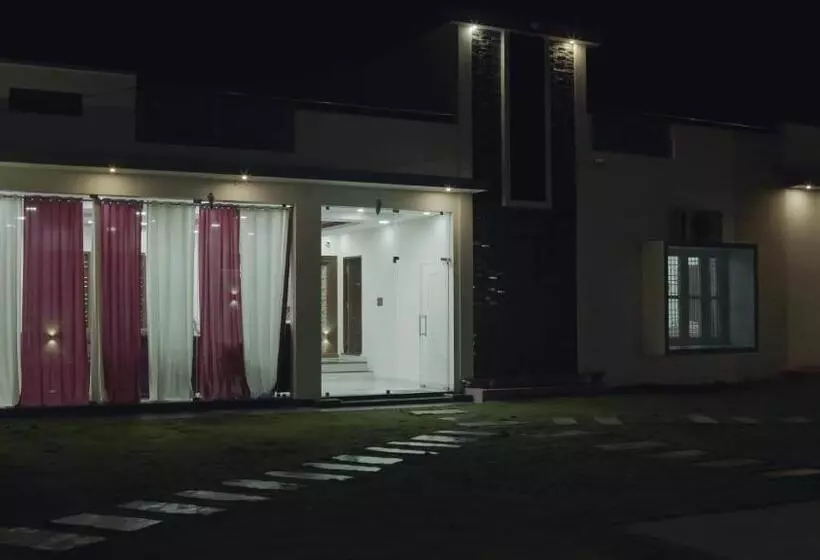 ホテル Amber Travel House By Phr