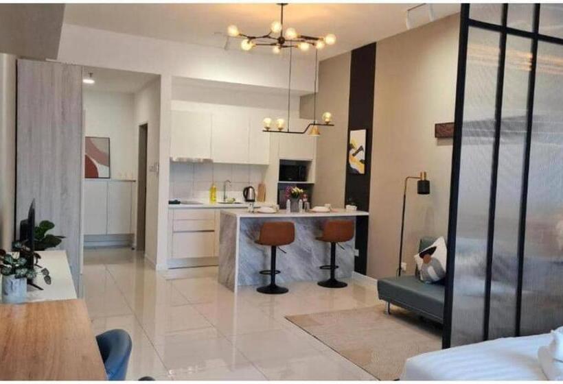 هتل Chamber Laboni Suite Kl