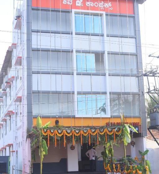 Отель Shiva Deluxe Lodge