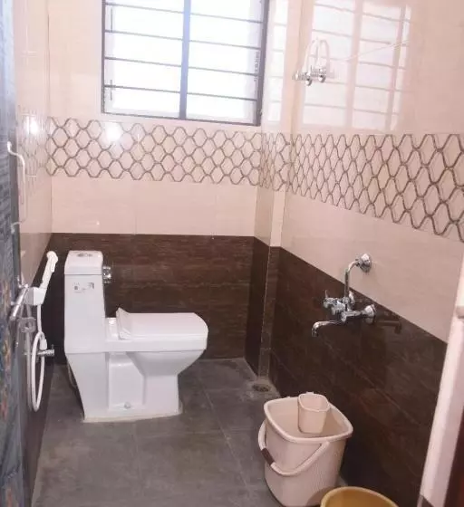 هتل Shiva Deluxe Lodge