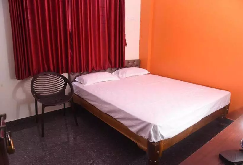هتل Shiva Deluxe Lodge