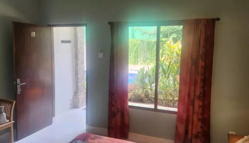 Oasis Poolside Room