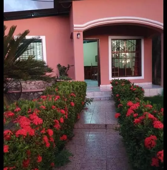 ペンション Ixoras Guest House
