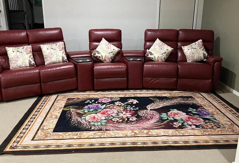 פנסיון Star Parvillion Hide Away