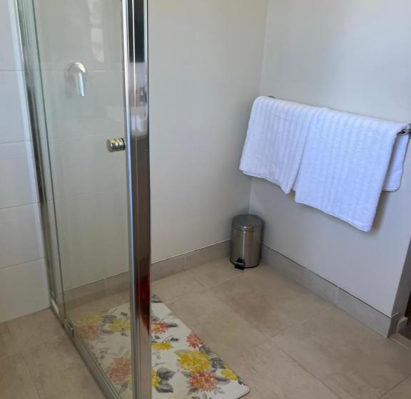 פנסיון Star Parvillion Hide Away