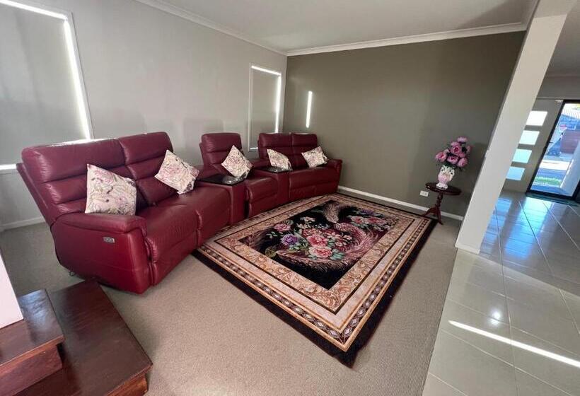 פנסיון Star Parvillion Hide Away