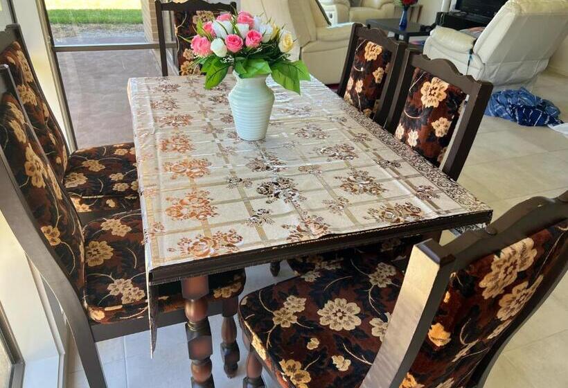 פנסיון Star Parvillion Hide Away