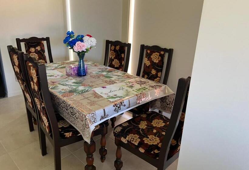 פנסיון Star Parvillion Hide Away