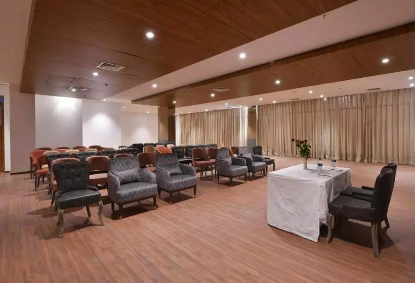 Lomakeskus Clubhouse Hotel Morbi