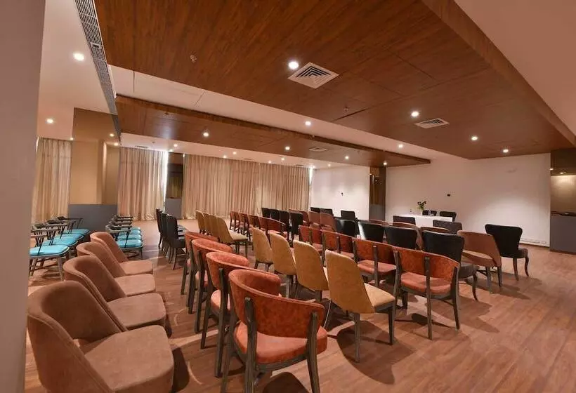 Lomakeskus Clubhouse Hotel Morbi