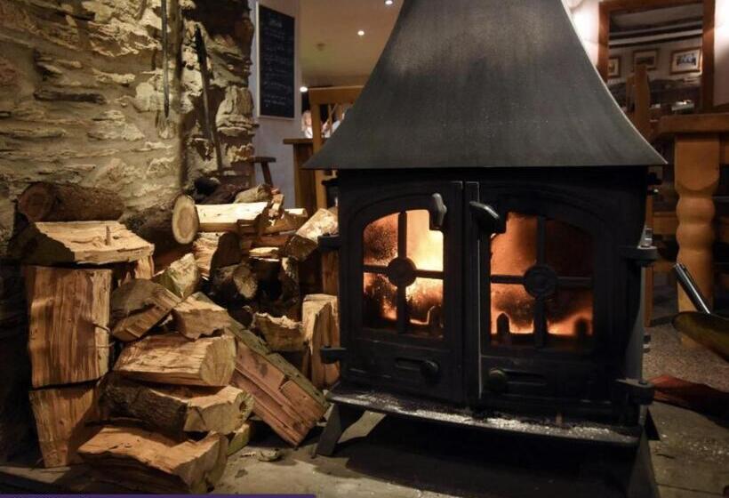 مبيت وإفطار The Crown Inn