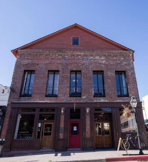 Отель Speakeasy Suites Sleeps 18