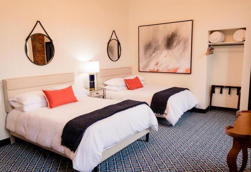 Отель Speakeasy Suites Sleeps 18