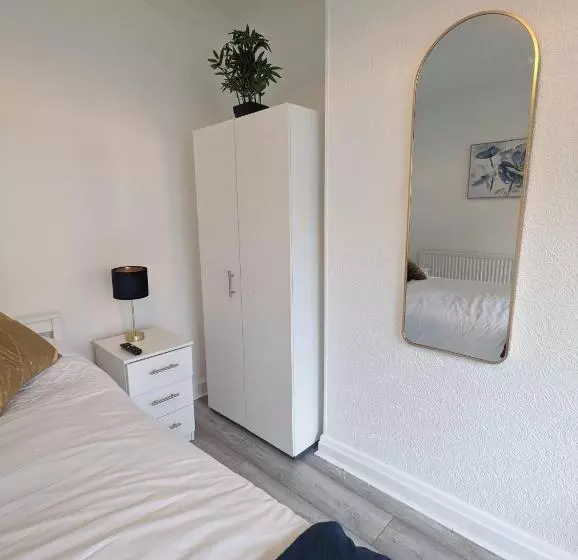 Majatalo The Manor Guest House In Wembley