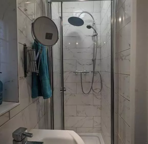 Majatalo The Manor Guest House In Wembley