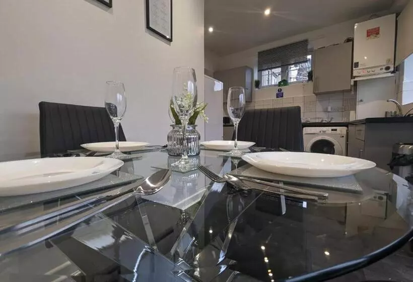 Majatalo The Manor Guest House In Wembley