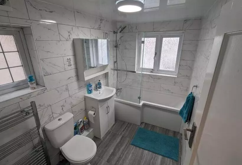 Majatalo The Manor Guest House In Wembley