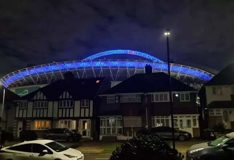 Majatalo The Manor Guest House In Wembley