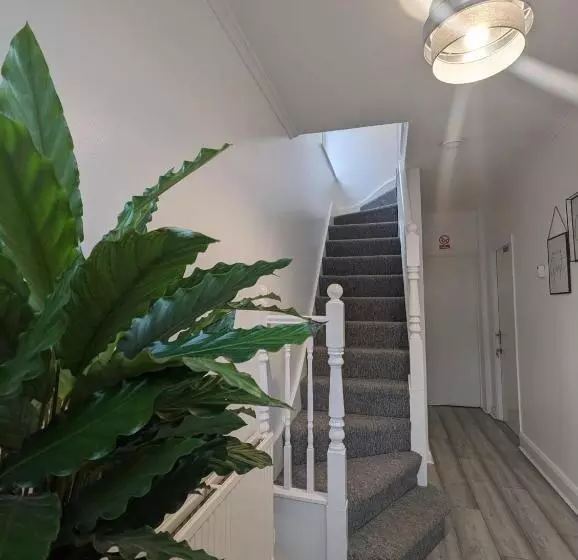 Majatalo The Manor Guest House In Wembley