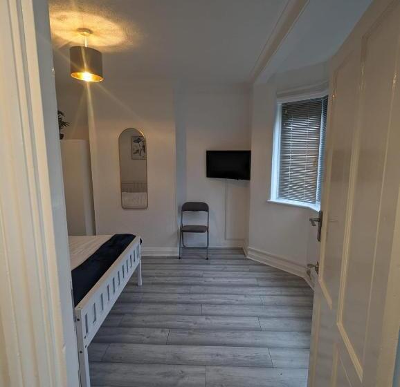 Pensione The Manor Guest House In Wembley