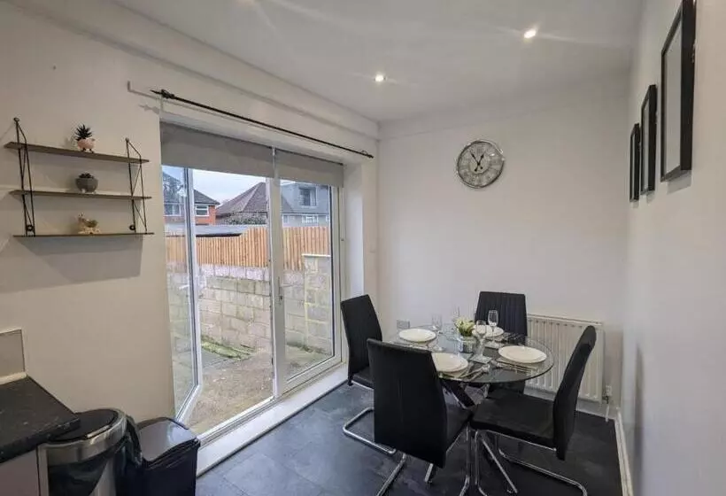 Majatalo The Manor Guest House In Wembley