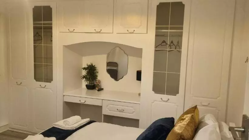 Majatalo The Manor Guest House In Wembley