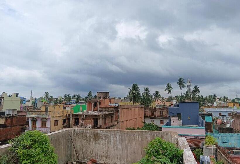 ペンション Gayatri Guest House