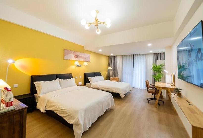 Cloud Expo Apartment