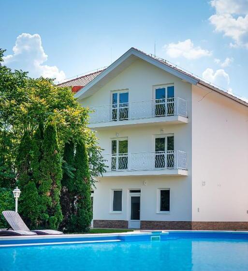 Aranyszarvas Panzió, étterem és Grillterasz