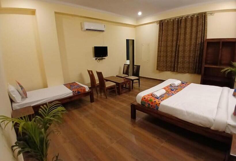 هتل Fabexpress Golden Manor Inn