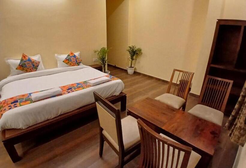 هتل Fabexpress Golden Manor Inn