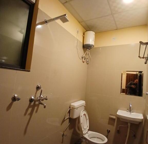 هتل Fabexpress Golden Manor Inn