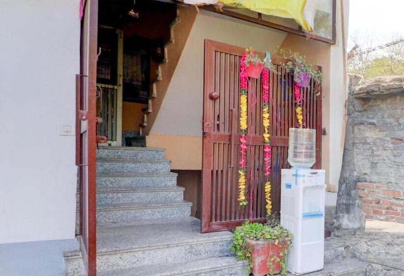 هتل Oyo 822174 Sansaar